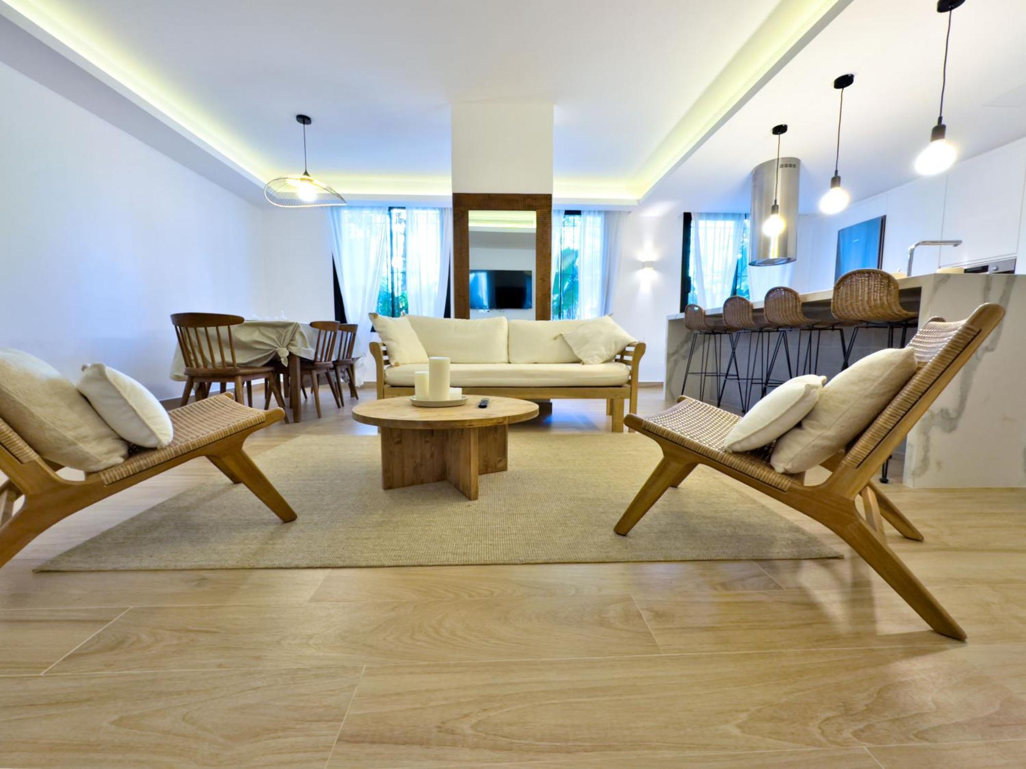 En Puerto Banus Apartment *