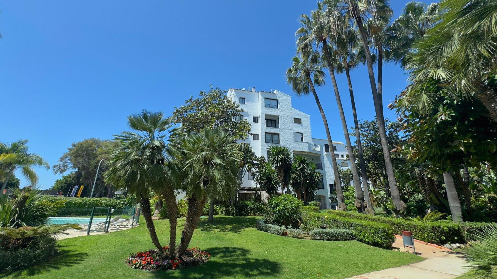 En Puerto Banus Apartment *